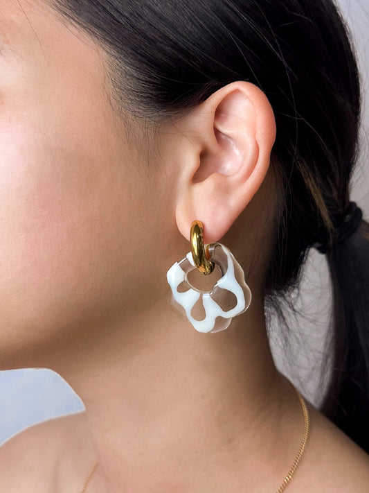 Abe FLWR whi gold earring (pair)
