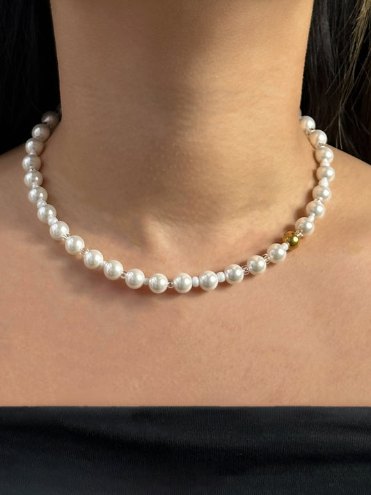 Slim pearl white gold necklace